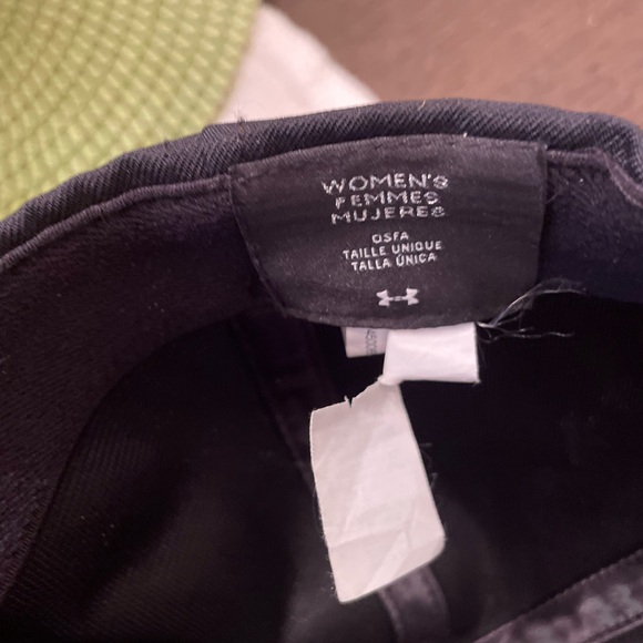 Under Armour Woman’s deep dark black adjustable cap sleek, rich sexy attractive - Picture 9 of 12